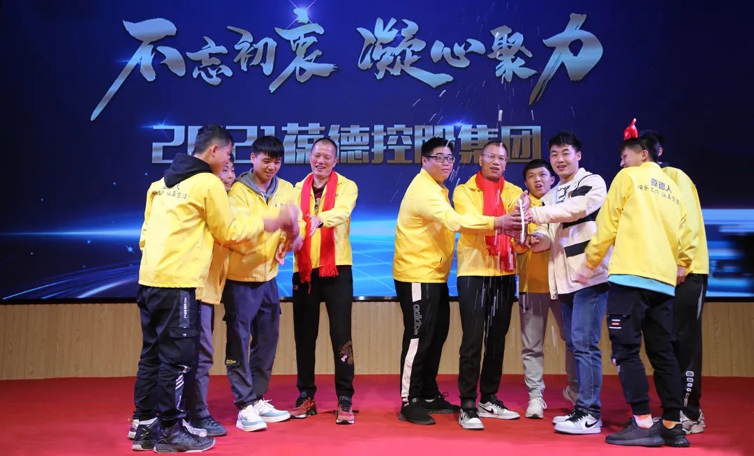 專注空壓機(jī)行業(yè) 快樂(lè)工作 認(rèn)真生活｜葆德集團(tuán)2021年度感恩之旅！