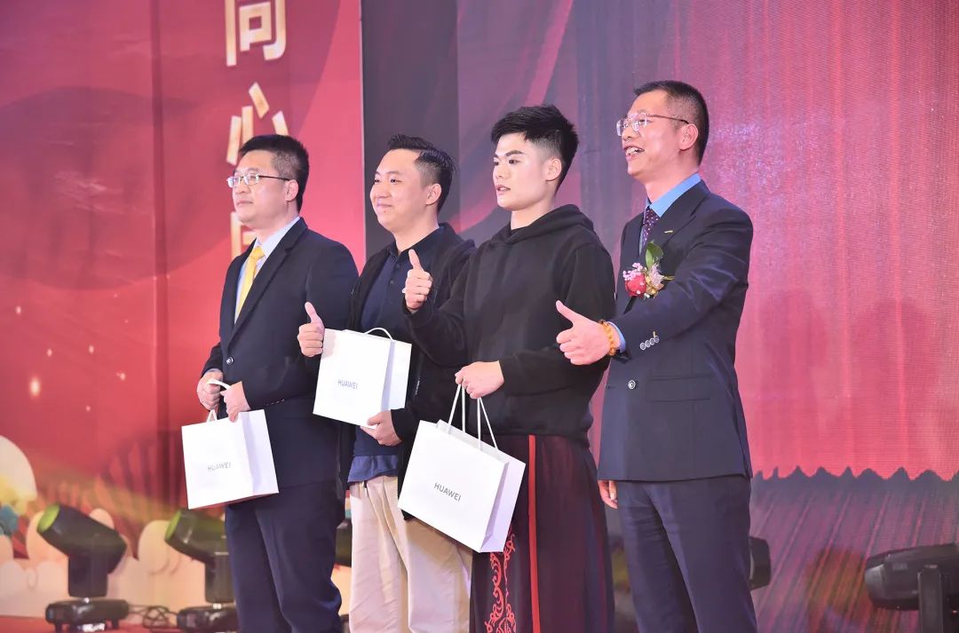 同心同德 共創(chuàng)共贏｜葆德控股集團(tuán)2022迎新年會虎力全開，勢在必燃！