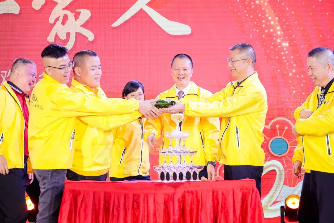 聚力創(chuàng)新 智攀高峰 —— 葆德集團2024迎新年會圓滿舉行！