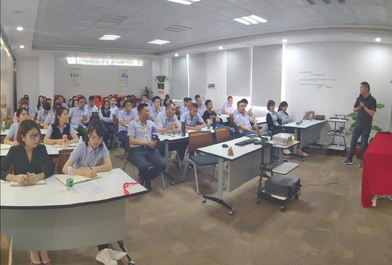 揚鞭奮進(jìn)，不負(fù)夢想——專業(yè)知識與銷售技巧培